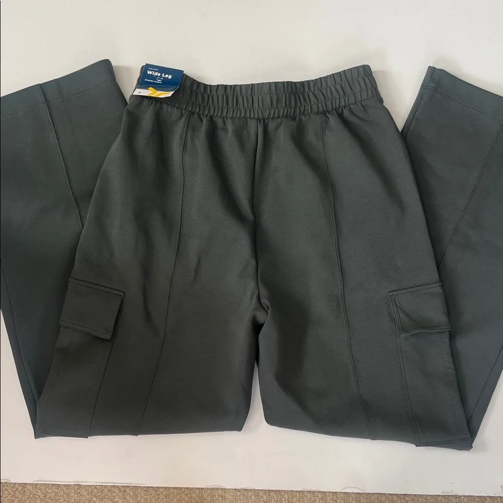 Old Navy Active Dark Green Wide Leg Cargo Pants size medium - Picture 5 of 11